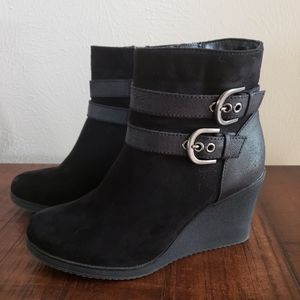 Black wedge boots